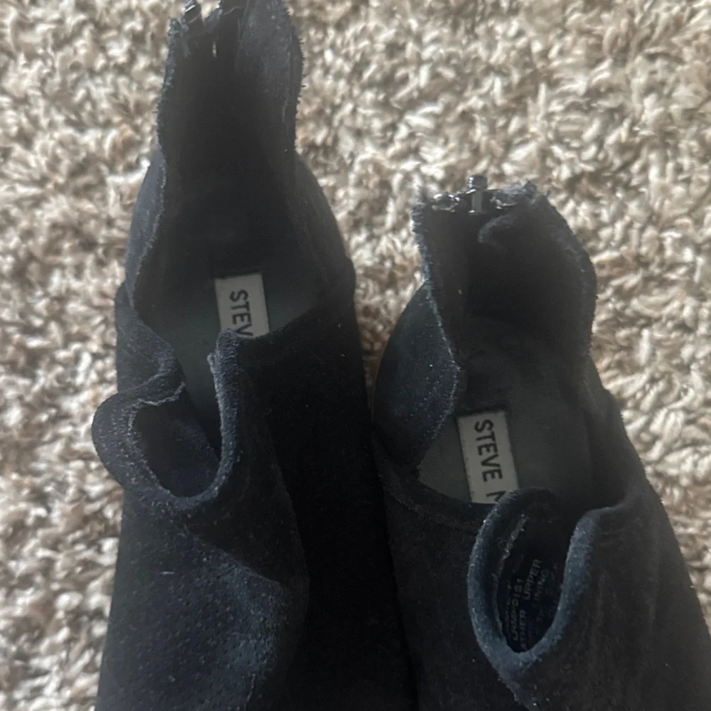 Steve Madden Black Ankle Booties - Picture 2 of 2